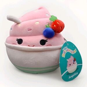 Squishmallows 6" Angelica Strawberry Frozen Yogurt Sprinkle  NEW Squishmallow